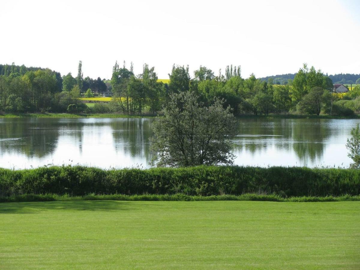 Obora 827 Nova Bystrice Villa Buitenkant foto