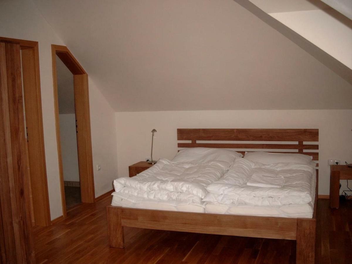 Obora 827 Nova Bystrice Villa Buitenkant foto