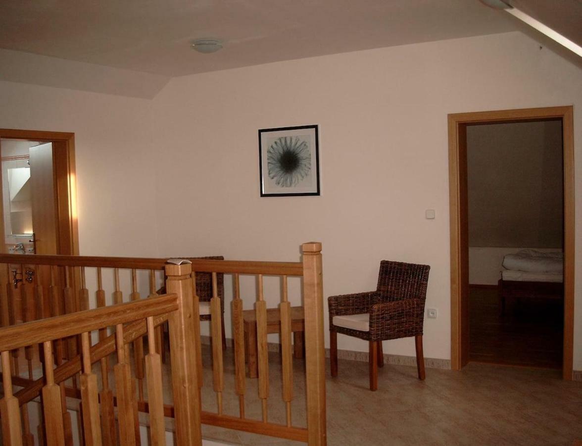Obora 827 Nova Bystrice Villa Buitenkant foto